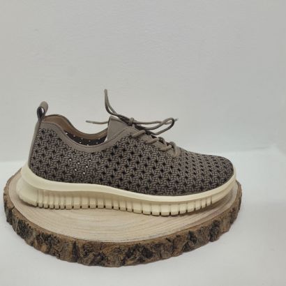 Basket souple taupe perforée avec lacets 