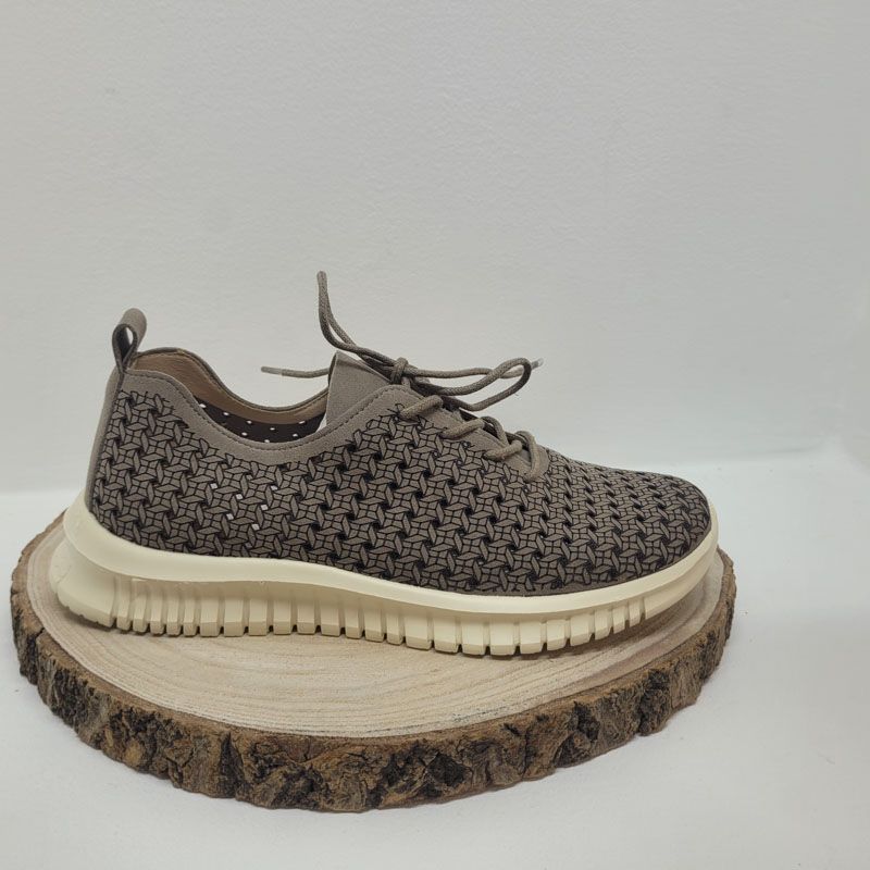 Basket souple taupe perforée avec lacets 