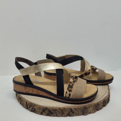 Mule compensé avec brides rose, argent, noir et motif léopard Rieker