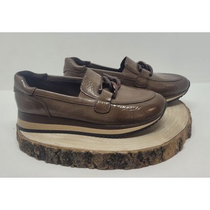 Mocassin plate taupe avec fantaisie chaine Jana 