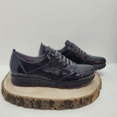 Basket plate noir vernis à lacet Fluchos 