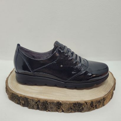 Basket plate noir vernis à lacet Fluchos 