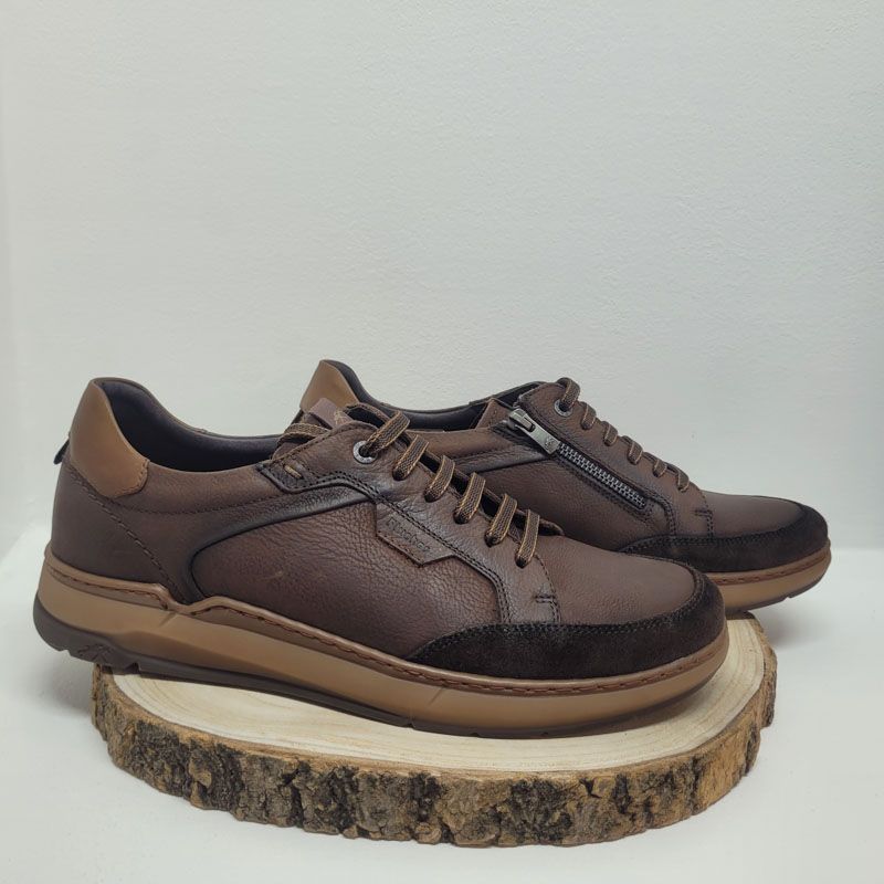 Basket marron à lacets avant foncé semelle beige Fluchos 