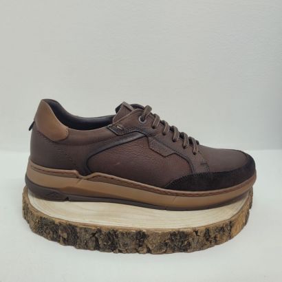 Basket marron à lacets avant foncé semelle beige Fluchos 