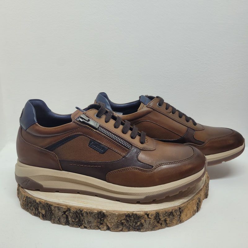 Basket marron brillant à lacets avec zip renfort noir semelle beige Fluchos