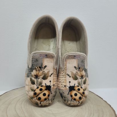 Pantoufle compensée beige avec 2 élastiques et coccinelle Maison de l'espadrille 