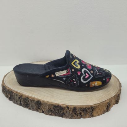 Mûle compensée noir à talon avec coeur multicolore