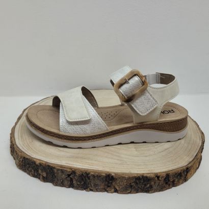 Nu-pied blanc cassé argenté avec boucle bois 2 velcros Rohde