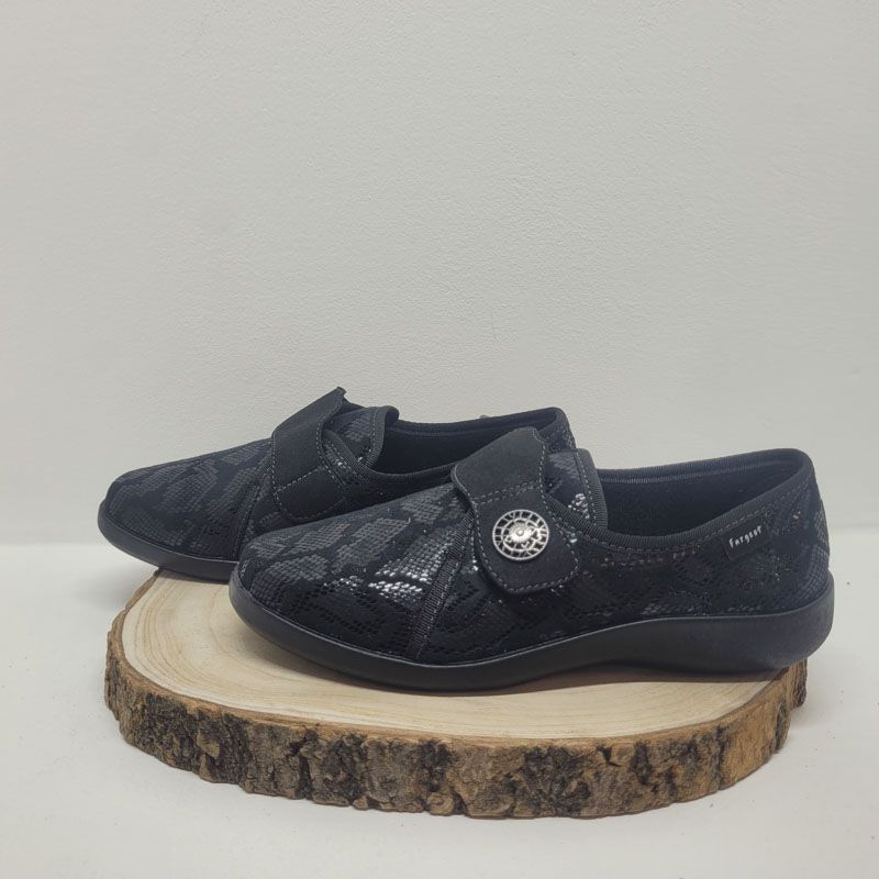 Pantoufle un velcro noir Fargeot