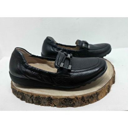 Mocassin noir plat cuir souple Caprice 