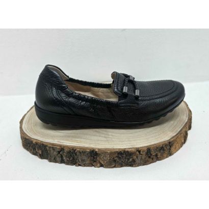 Mocassin noir plat cuir souple Caprice 