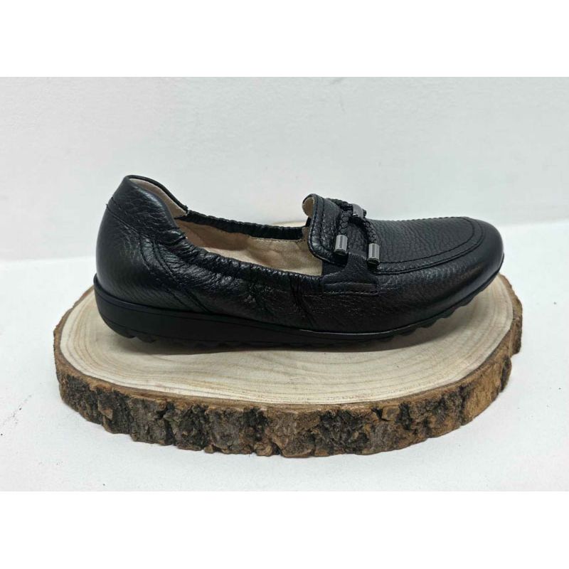 Mocassin noir plat cuir souple Caprice 