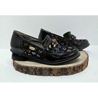 Mocassin noir vernis avec fleurs Laura Vita 