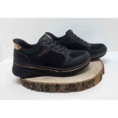 Basket compensé noir liseré or rosé sur la semelle Skechers