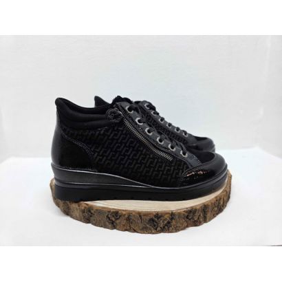 Bottine compensée Noir à lacets avec zip avant vernis et motif sur le côté Remonte