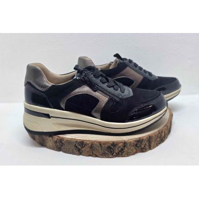 Basket noir compensée semelle beige zip fantaisie doré et nubuck noir sur le coté Caprice