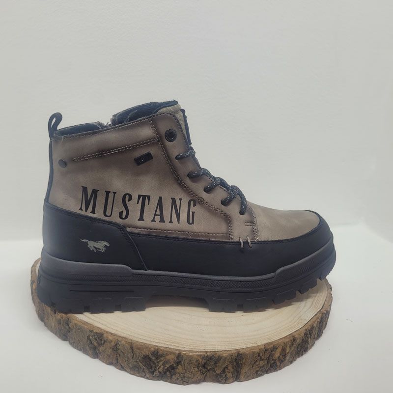 Bottine beige à lacets bande noir sur le bas écriture mustang noir Mustang 