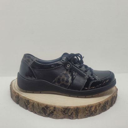 Basket noir vernis avec boucle léopard sur le côté Suave 