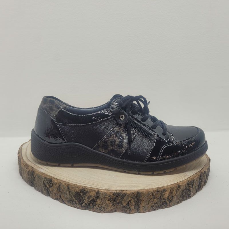 Basket noir vernis avec boucle léopard sur le côté Suave 