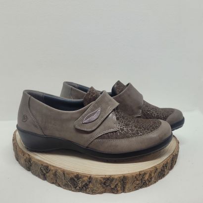 Chaussure 1 velcro taupe avec imprimé argent Suave 