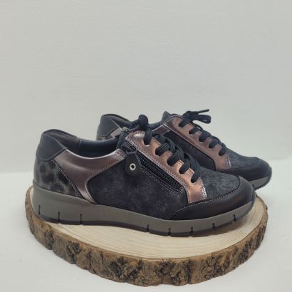 Basket running noir avec paillettes acier + léopard à l'arrière Arima