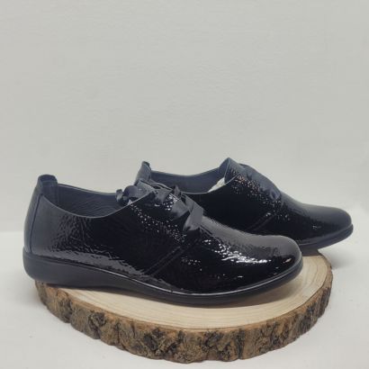 Derbies noir vernis avec lacet ruban Infini
