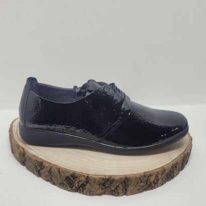 Derbies noir vernis avec lacet ruban Infini
