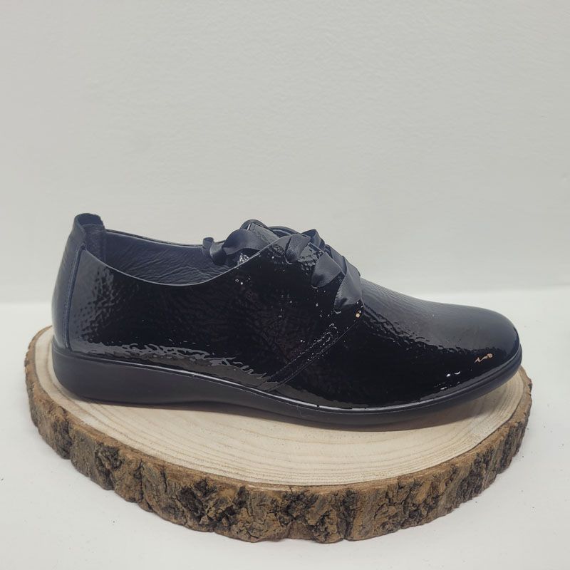 Derbies noir vernis avec lacet ruban Infini