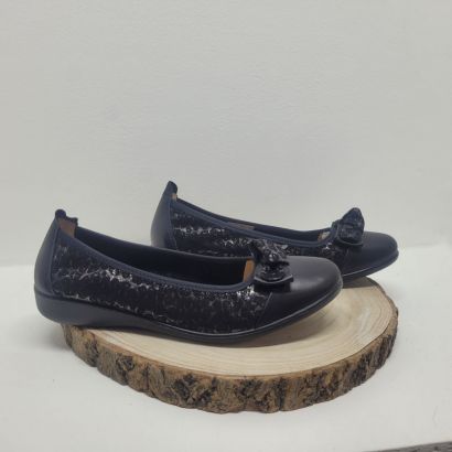 Ballerine noir avec noeud sur l'avant et imprimé Infini