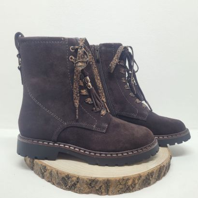 Bottine plate en daim marron à lacets et zip Tamaris 