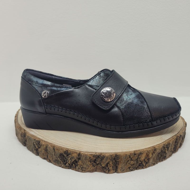 Chaussure 1 velcro noir avec imprimé + bouton Arima 