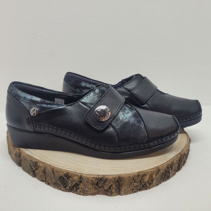 Chaussure 1 velcro noir avec imprimé + bouton Arima 
