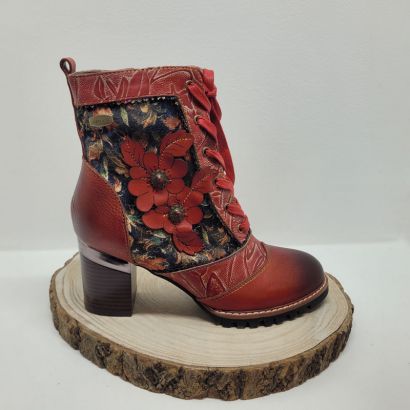 Bottine rouge à talon avec lacets et fleurs Laura Vita