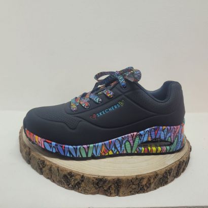 Basket compensé noir avec coeur multicolore Skechers