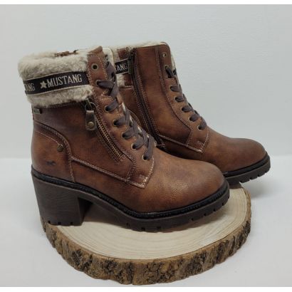 Bottine camel à lacets talon décroché fourrure sur le dessusMustang 