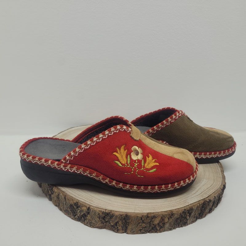 Mule rouge bordeaux brodée avec fleurs Maison de l'Espadrille