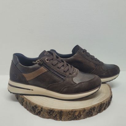 Basket plate marron avec avant et bande mordoré sur le coté zip Remonte