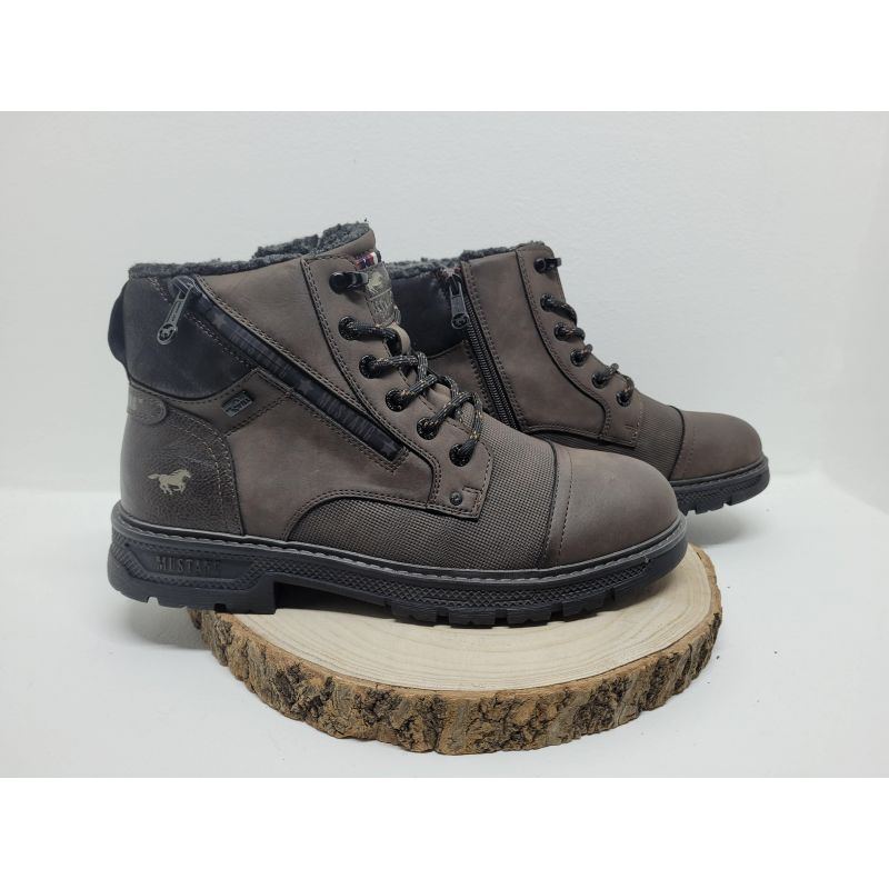Bottine marron à lacets couture sur l'avant fourrée et zip Mustang 