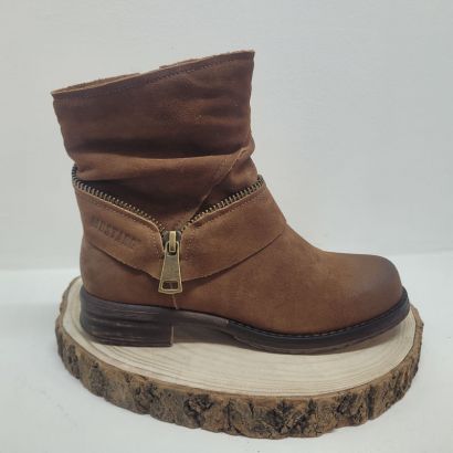 Bottine plate marron avec zip et fantaisie zip ouverteMustang 