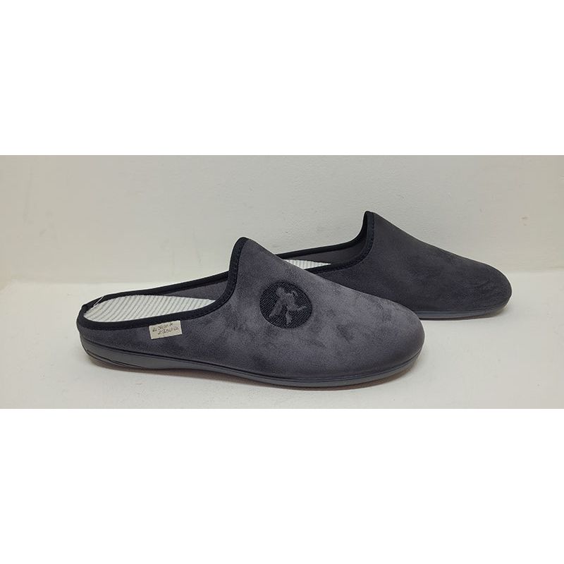 Mûle grise avec cheval Maison de l'espadrille